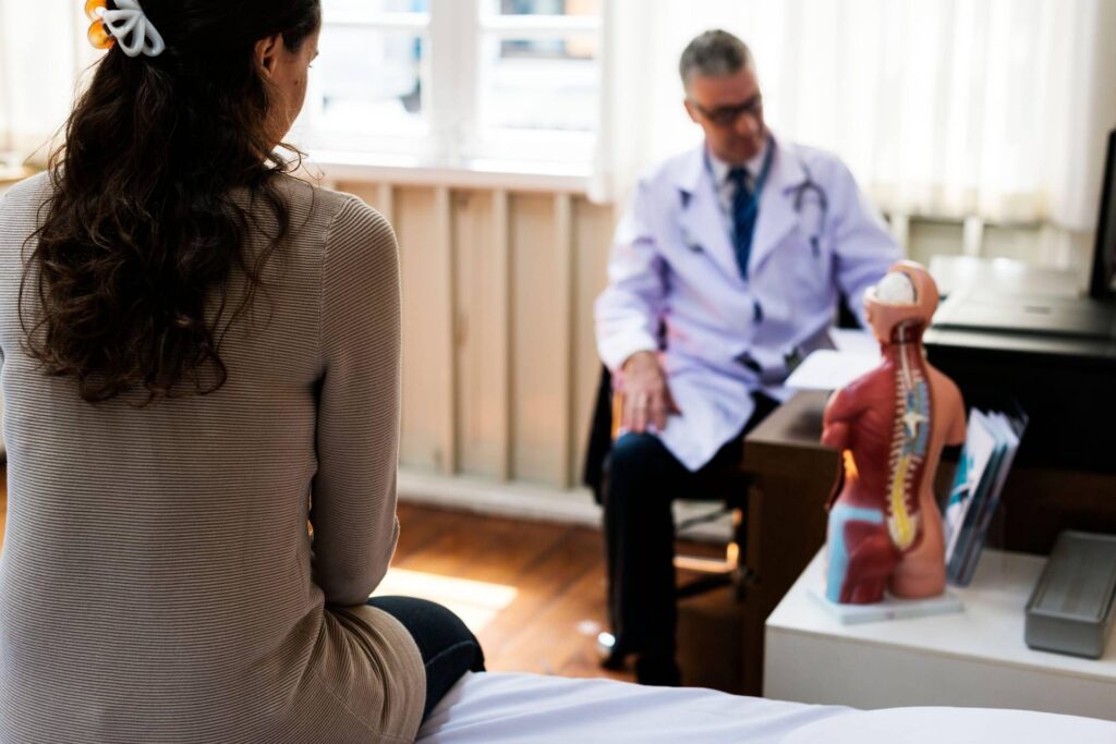 Hippe douloureuse, ce qui est et les symptômes: lorsque la prothèse est nécessaire