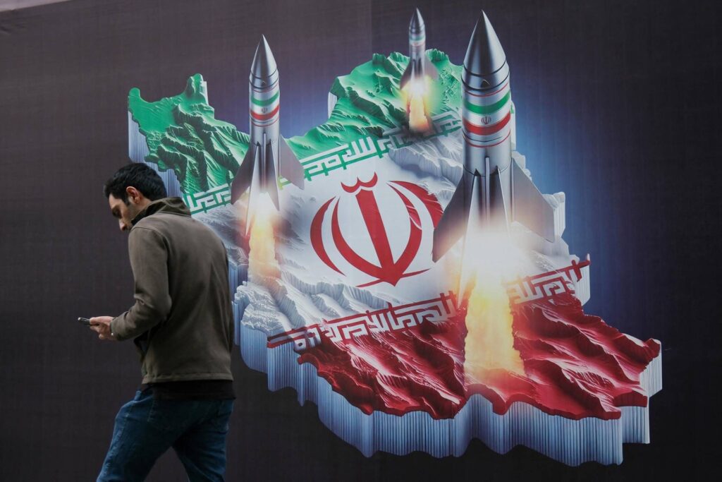 Iran, pressant Israël aux États-Unis pour attaque. Vance: "Vous nous traînez à la guerre"