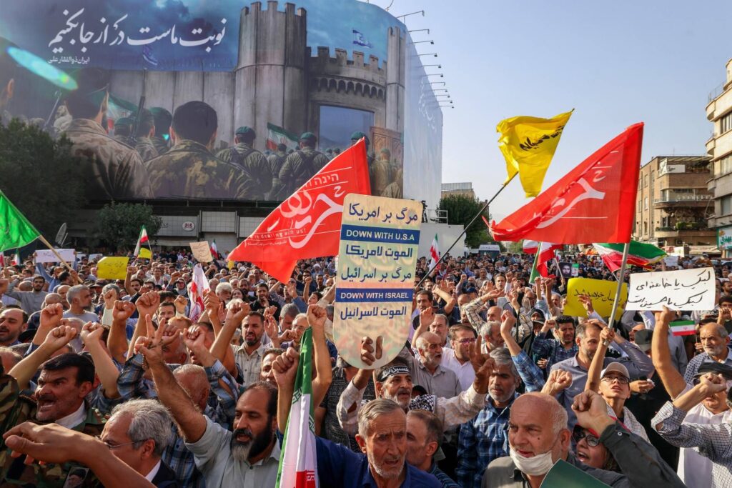 L'Iran, Trump attaque puis lance le Miga pour le changement de régime: "Pourquoi pas?"