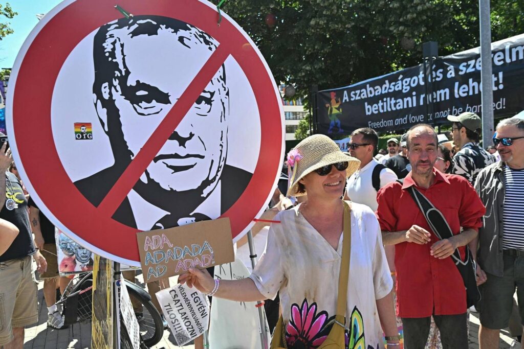 Pride à Budapest, Ira Orban: "RETHROCLE Show ordonné par Bruxelles"