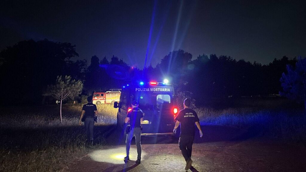 Rome, un nouveau-né retrouvé mort à Villa Pamphili. Pas loin avec les restes d'une femme