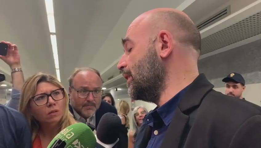 Menaces pour Saviano, l'écrivain de larmes après confirmation de confirmation: "Ils ont volé ma vie"