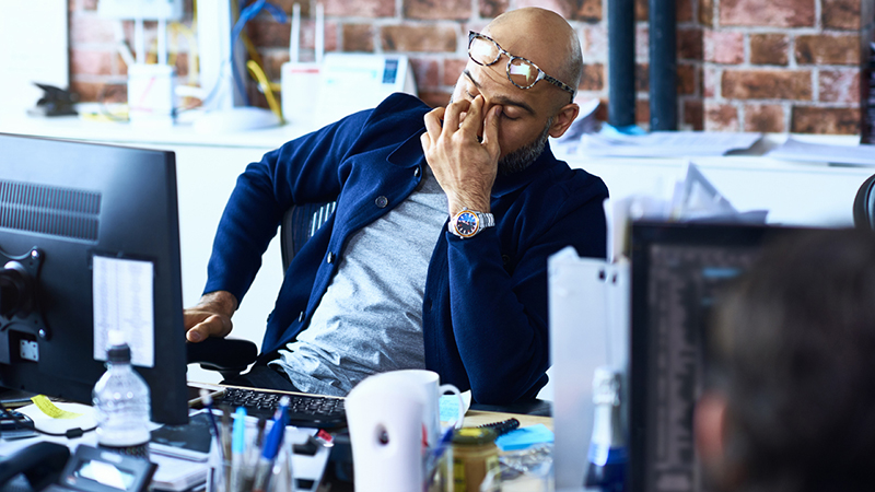 Pourquoi est-ce que je me sens fatigué en milieu d'après-midi?