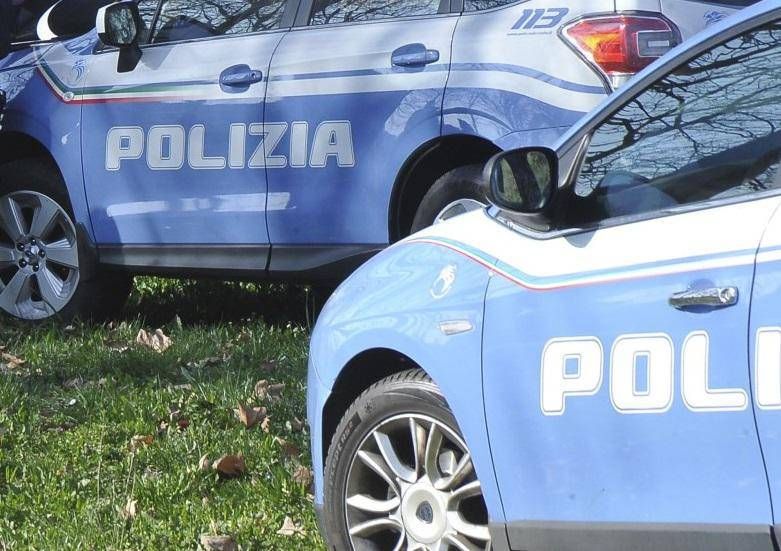 Rome, trouvée dans la rue d'un corps de femme de décomposition: enquêtes en cours