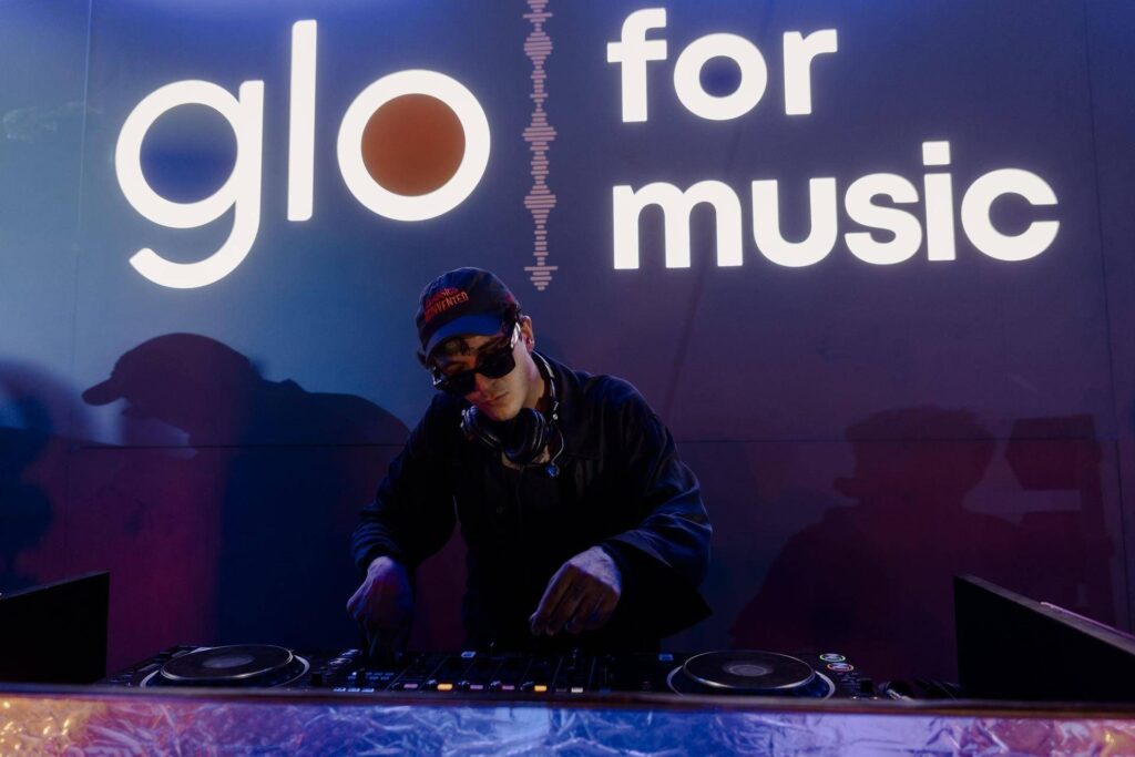 Tananai conquiert Fregène, surprise Performance en direct signé `` Glo pour la musique ''