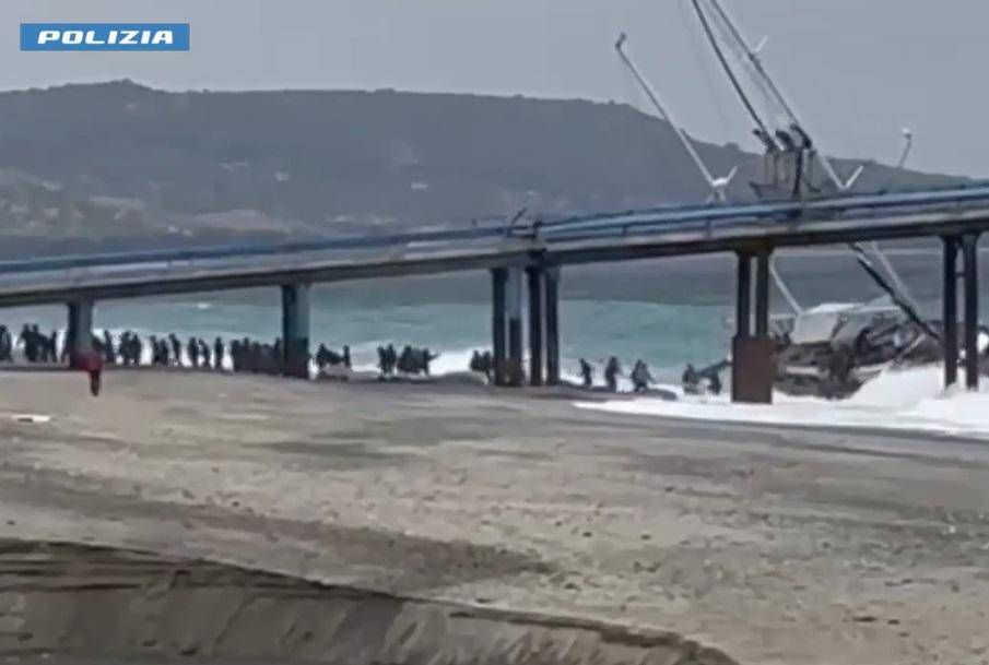 Trafic de migrants de Türkiye à Reggio Calabria, Stop Network: 25 Arrestations