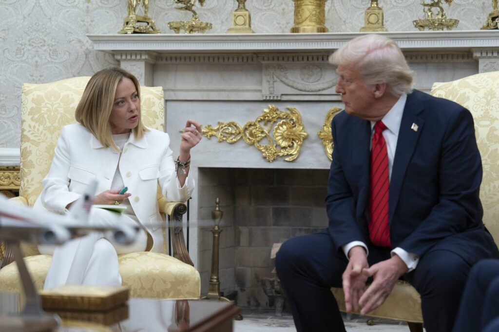 Trump fonctions, von der Leyen: "Contre-mesures prêtes, mais elles sont suspendues". Meloni: "L'Italie fera sa part"