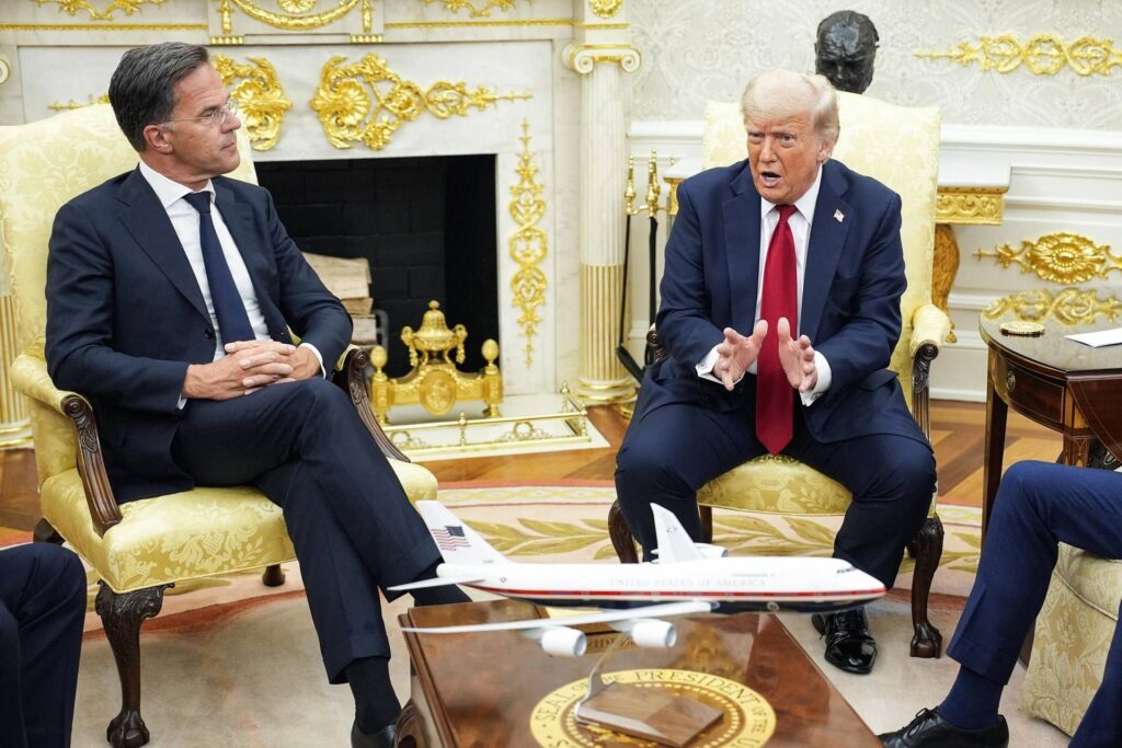 Ukraine, Trump: "Le mécontentement de Poutine, la paix en 50 jours ou 100%". Et confirme: "Immédiatement les Patriots à Kiev"