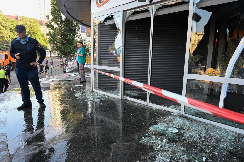 Ukraine, Zelensky: "Bombe sur une boutique dans le Donetsk pour tuer des civils, c'est une horreur russe"