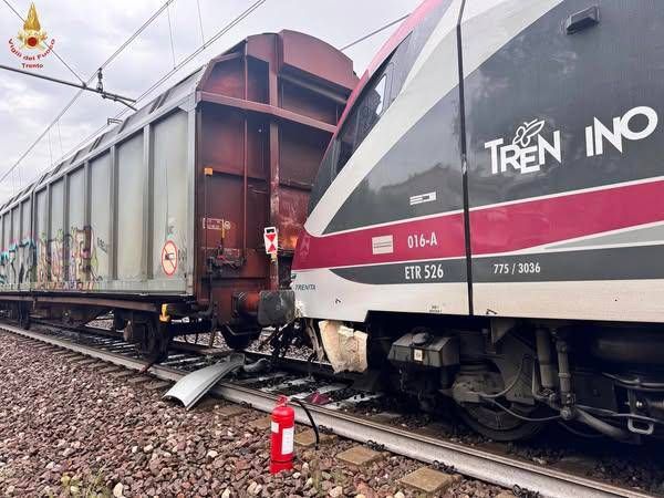Clash entre le train de fret et régional sur la ligne Brenner: trois lésions légères. La circulation a repris