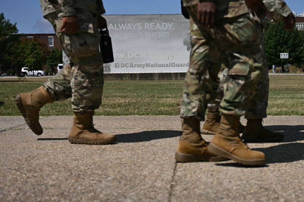 Garde nationale s'est déployée à Washington après l'ordre de Trump, troupes de la ville