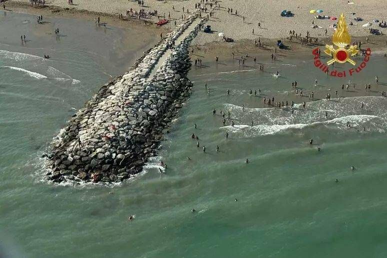 Jesolo, le garçon de 6 ans dispersé en mer a été retrouvé mort