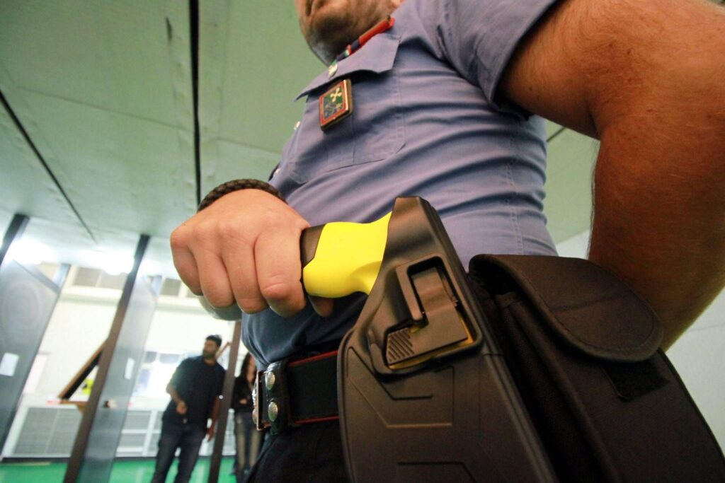 Olbia, arrêté avec le Taser: 57 ans décèdent dans une ambulance