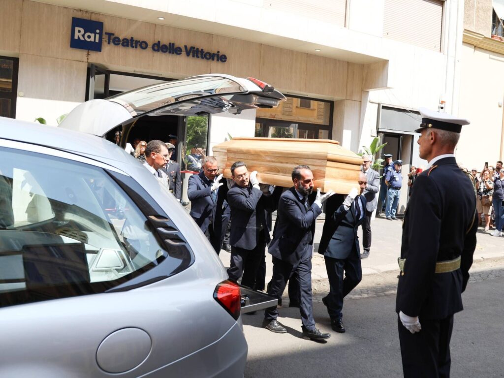 Pippo Baudo, aujourd'hui le «retour à la maison» à Militello pour la dernière étreinte