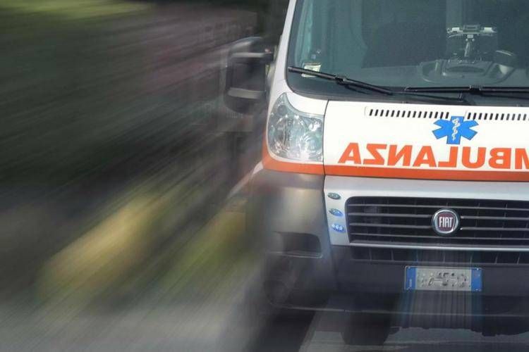 Rome, la voiture submerge deux piétons à Ardea: un mort et un blessé