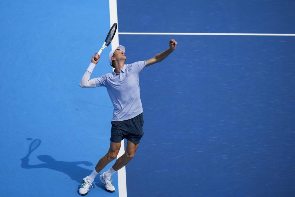 Sinner, domaine avec Auger-Aliassime: Jannik gagne en deux sets et vole vers la demi-finale