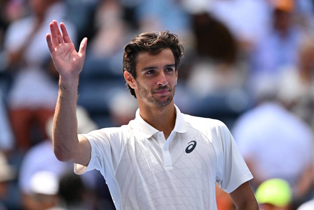 US Open, Cobolli se retire contre Musetti. Le Toscan se rend à la finale de 16 et appelle les applaudissements pour son ami