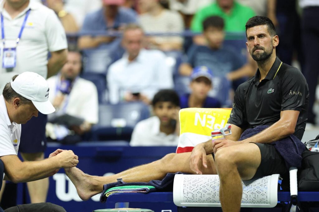 US Open, Djokovic-Tien interrompu et docteur sur le terrain pour Nole. Ce qui s'est passé