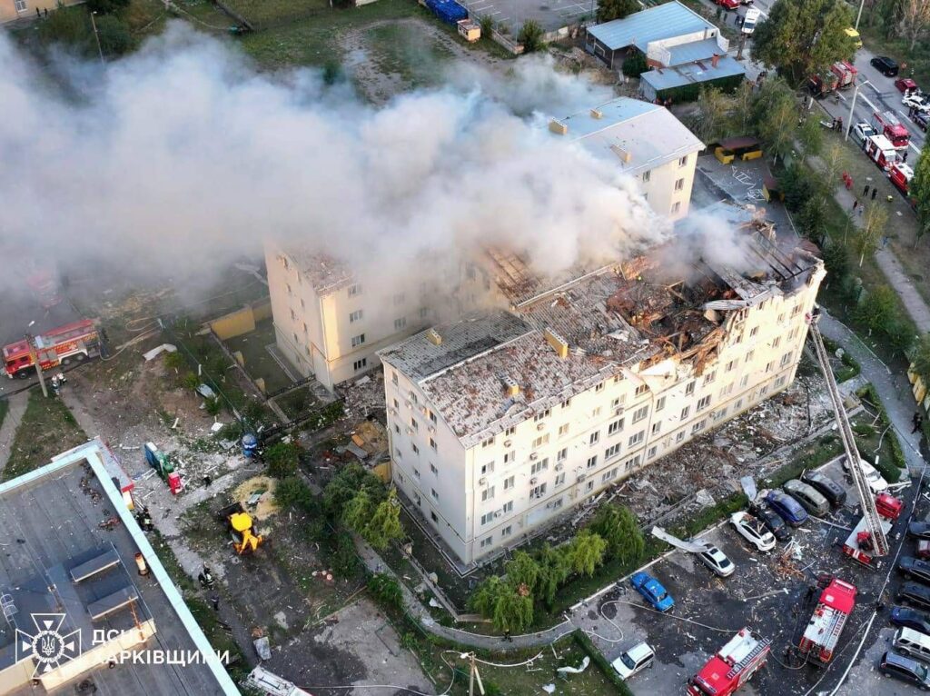 Ukraine, la Russie n'arrête pas les attaques: à Kharkiv au moins 7 morts, y compris une fille de 18 mois