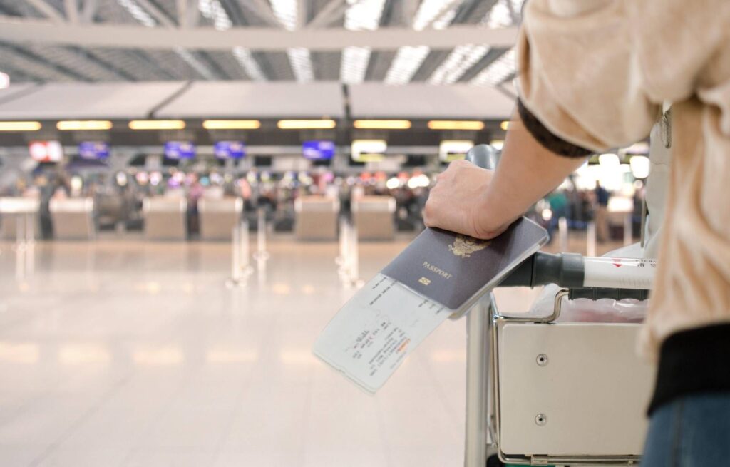 Voyager à l'étranger, les règles et les conseils pour des vacances sûres