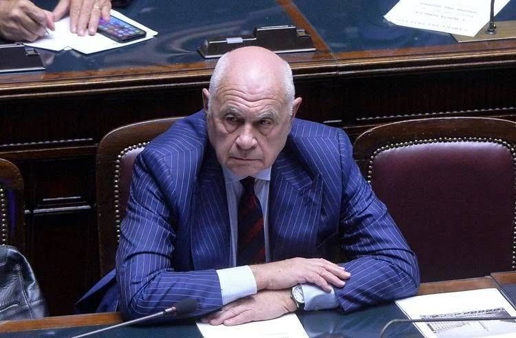 Affaire Almasri, Nordio: "mis entre les mains du pouvoir judiciaire, obligé le silence"