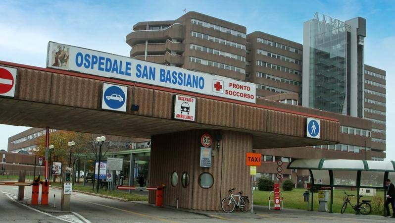 Bassano del Grappa, poignarde son ex-femme pendant qu'il est au travail: il souffle également le visage