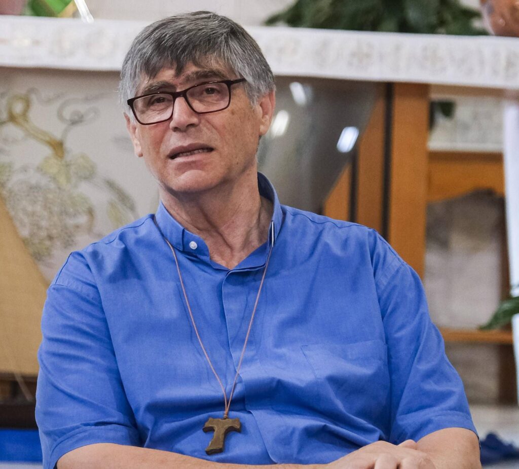 Caivano, menace de faire un don Patriciello pendant la messe. 75 ans -old arrêté