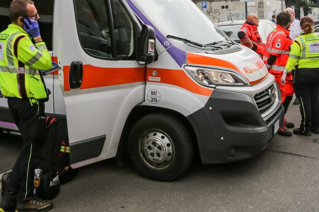 Dépassé et frappé par un camion: mort sur un coup féminin dans le Verbano