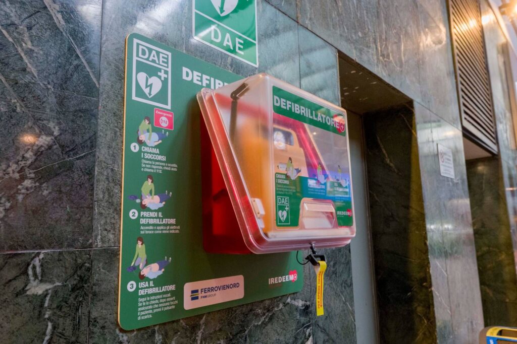 En Italie, 60 000 arrestations cardiaques par an, «la loi sur les défibrillateurs ne s'applique pas»