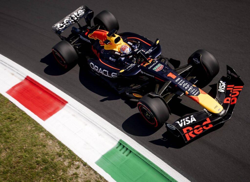 F1, Verstappen domine également Bakou et rouvre la Coupe du monde. Bad Ferraris - Revivez la course