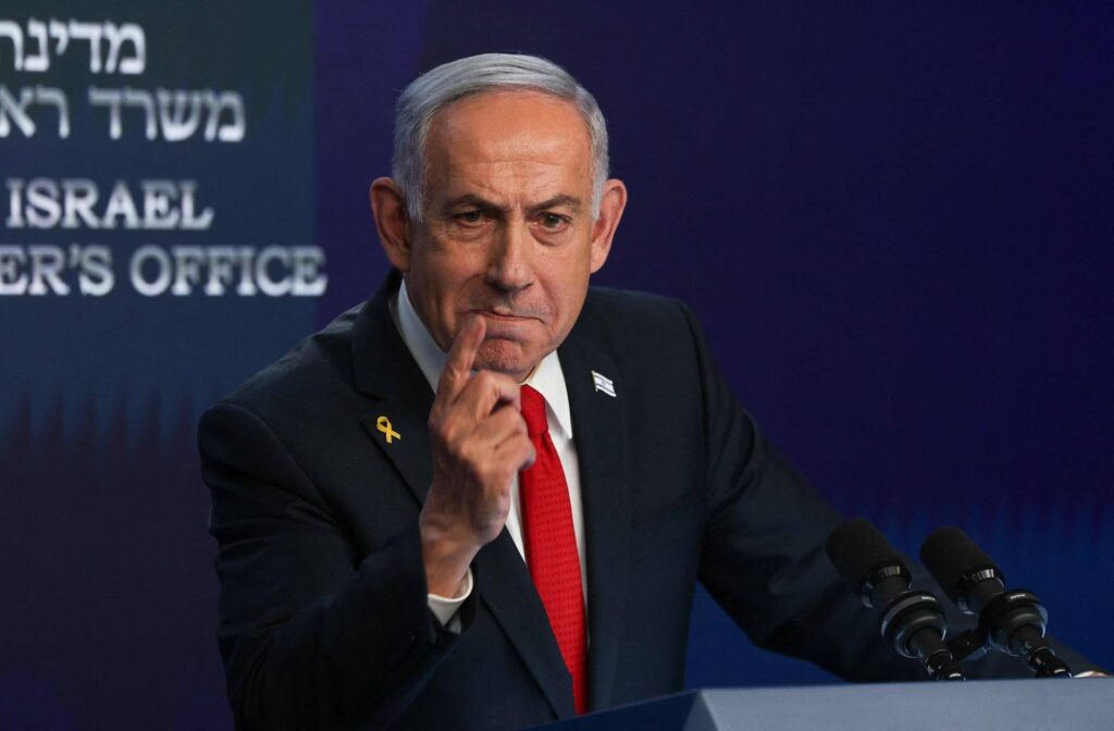 Netanyahu accuse l'Égypte: "Il arrête qui veut quitter Gaza". Le Hamas diffuse des vidéos avec deux otages