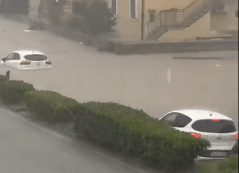 Remarque à Portoferraio sur l'île Elba: 34 mm de pluie en 15 minutes - vidéo