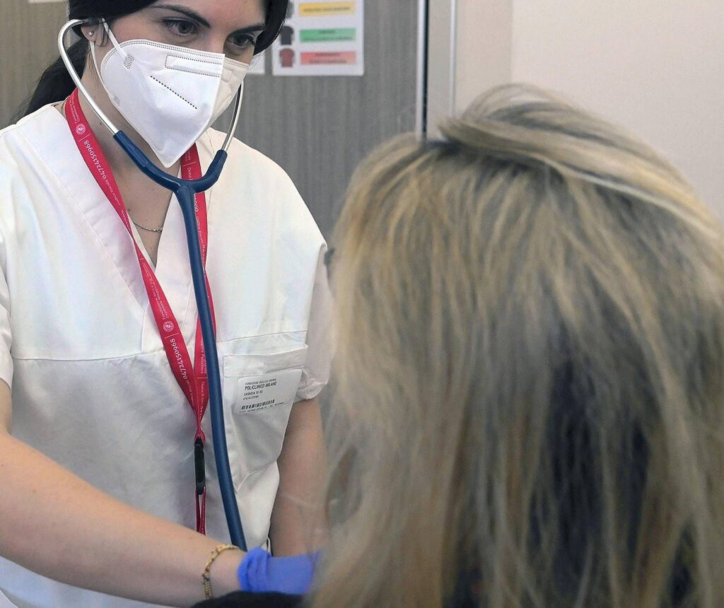 SOS MEDICE et les infirmières en fait, embauché pendant Covid maintenant risque de rester à la maison
