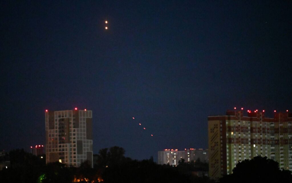 Ukraine, attaque russe massive avec des drones et des missiles. Zelensky aujourd'hui de Macron