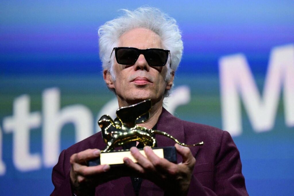 Venise 82, Golden Lion à Jim Jarmusch. Pour l'Italie Rosi Rosi et Servillo récompensé