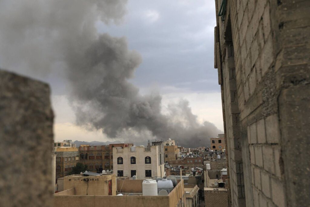 Yémen, raid Israël sur Sanaa. Netanyahu: "Nous atteindrons ceux qui nous attaquent"