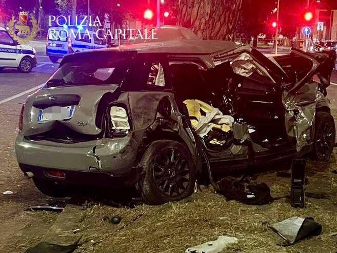 Accident sur le Colombo à Rome, ami victime dans des "conditions graves mais stables". Test négatif