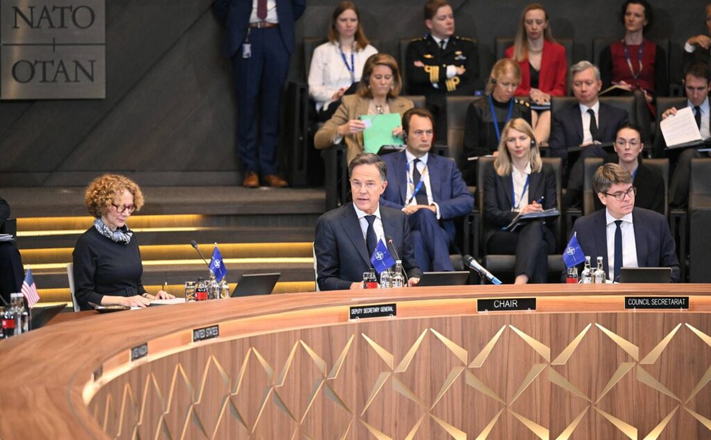 Born, Rutte : "Les avions russes qui entrent en infraction ne doivent pas toujours être abattus"
