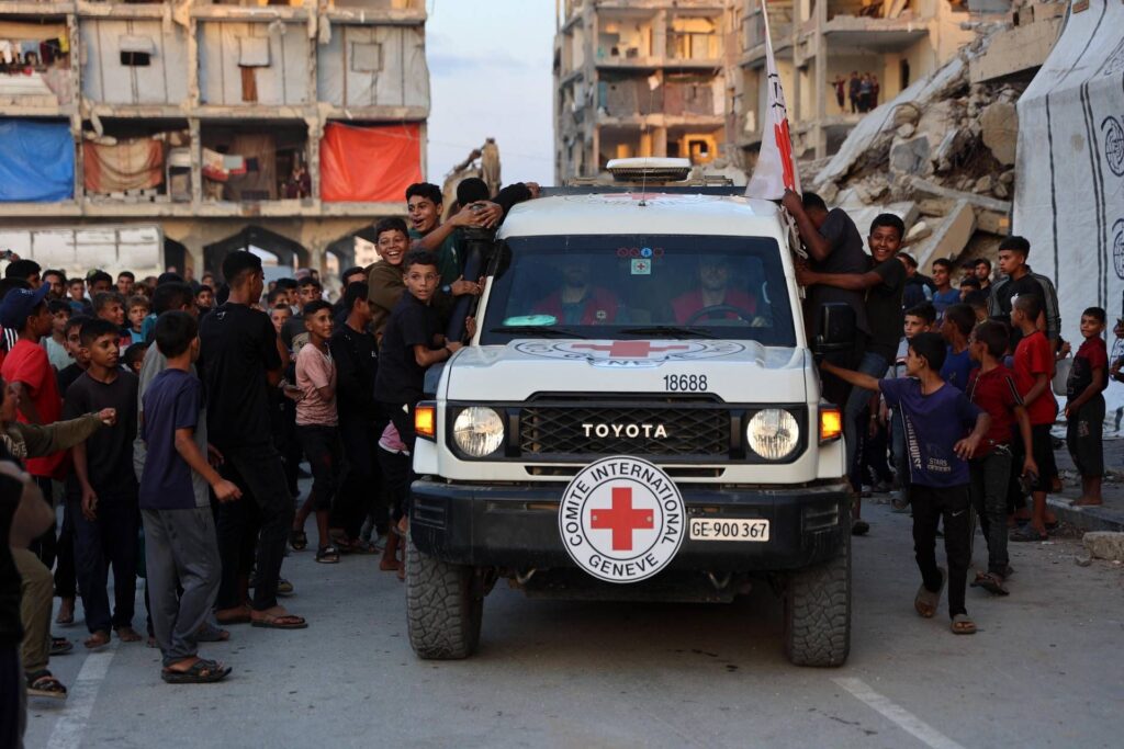 Gaza, médias : « Un minibus heurté, une famille de 11 personnes tuée »