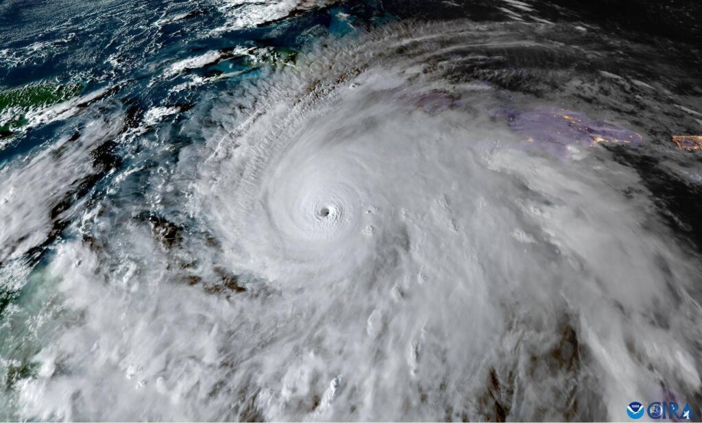 L'ouragan Melissa frappe la Jamaïque, des pluies torrentielles et des vents soufflant à 300 kilomètres par heure