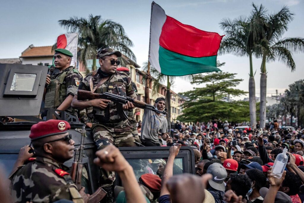 Madagascar, l’armée se rallie aux protestations. Le président : « Tentative de coup d’État »