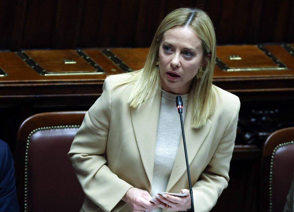 Manœuvre, Meloni: "5 milliards de bénéfices sur 44 peuvent être satisfaits par les banques"