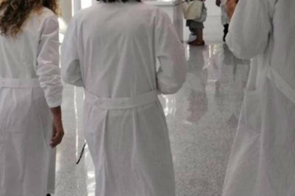 Manœuvre, ce que les médecins et les infirmières pour la santé publique demandent