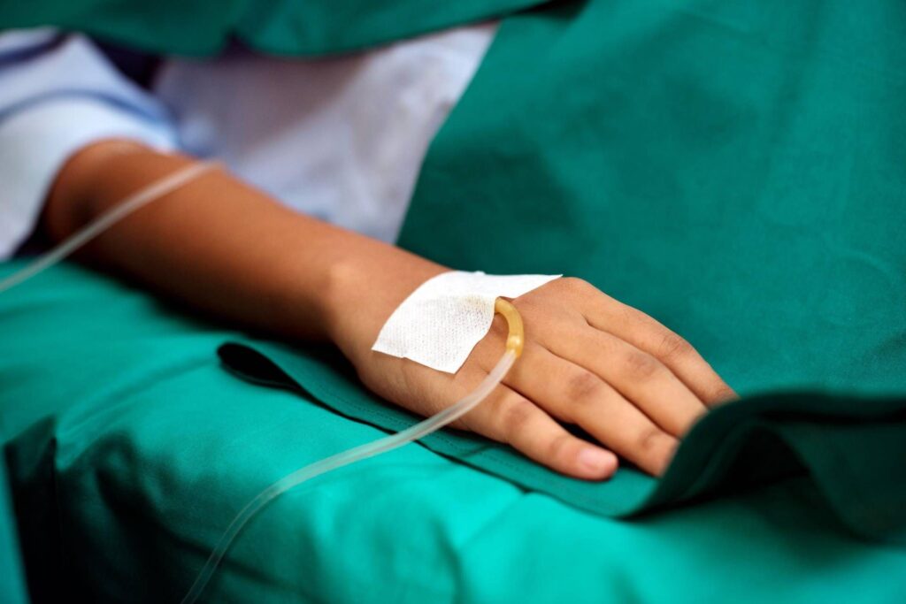 Pensant qu'il s'agissait d'un mal de dos, un homme de 38 ans décède d'un cancer rectal huit semaines après les premiers symptômes