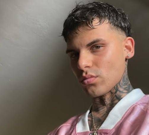 Pérouse, un garçon de 23 ans tué d'un coup de couteau à la poitrine sur le parking de la faculté d'économie