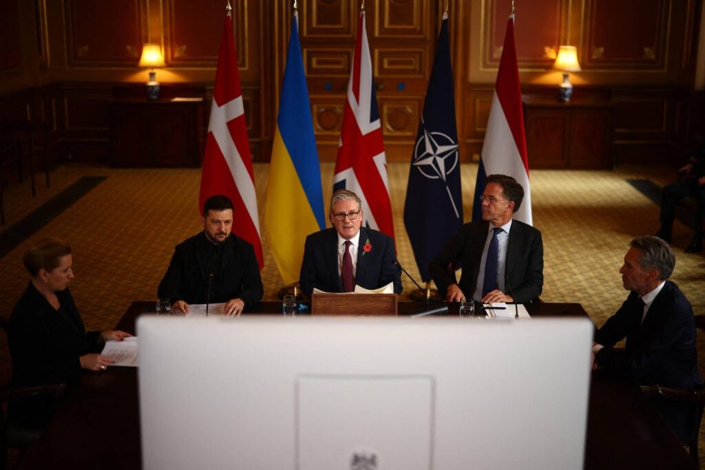 Ukraine, Starmer au sommet Volenterosi : "Nous avons besoin d'une pression maximale sur Poutine". La défense italienne dément l'hypothèse d'envoi de missiles Samp/T