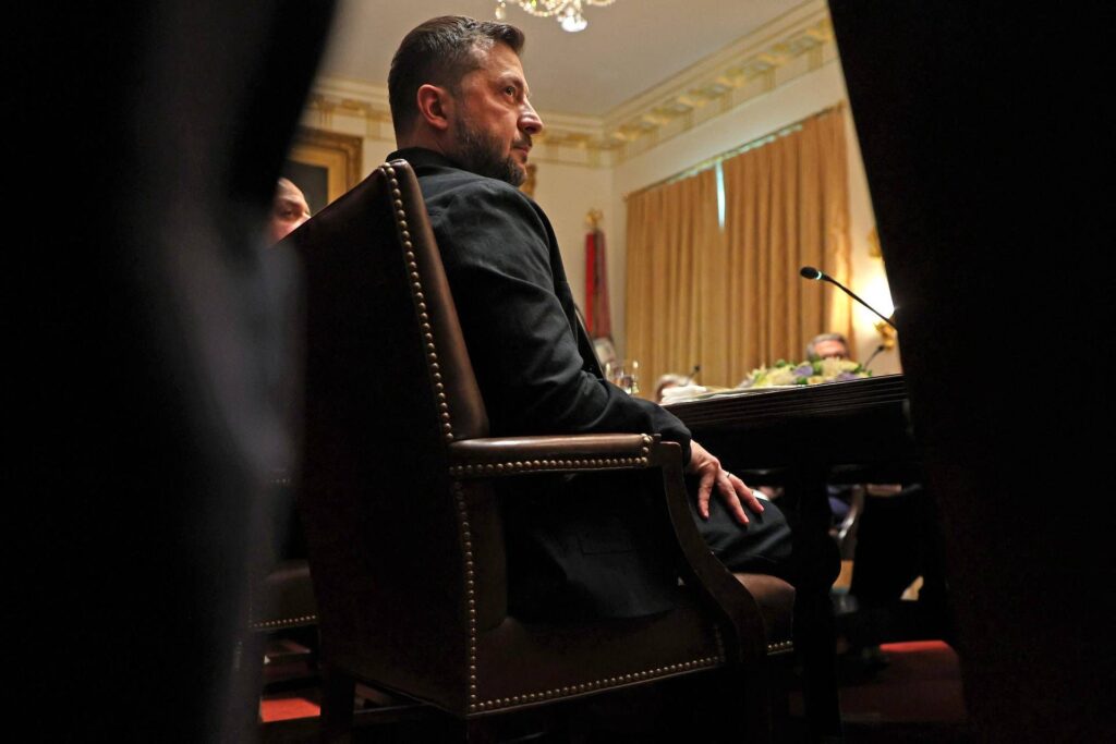 Ukraine, Zelensky rencontre un groupe de réflexion américain : "Il travaille déjà avec le gouvernement et l'armée pour des solutions de paix"