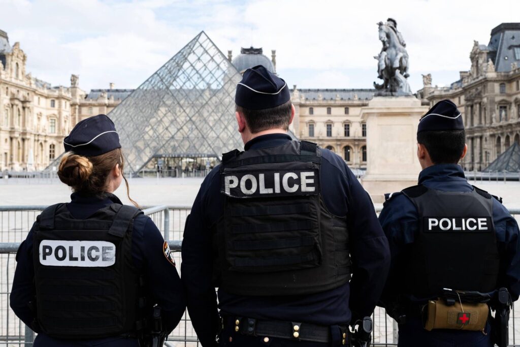 Vol au Louvre, désormais les joyaux de la Couronne risquent d'être détruits : c'est une course contre la montre