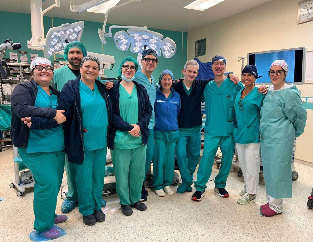 À San Filippo Neri à Rome, premier implant en Italie d'une oreille bionique hybride à mémoire interne