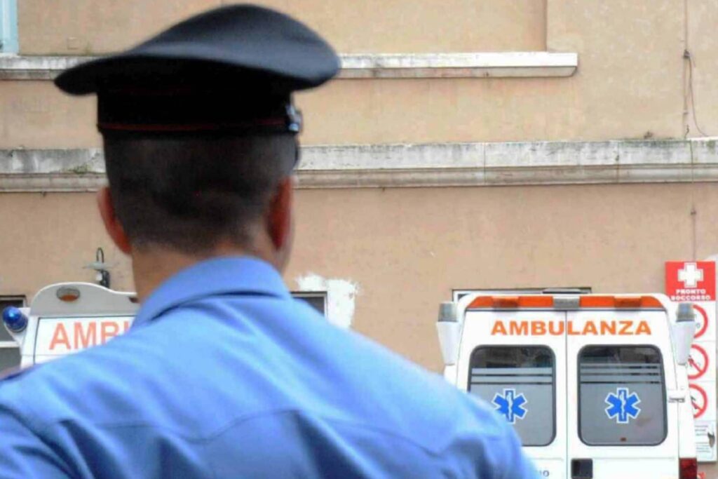 Arezzo, tragédie à la crèche : un enfant meurt étouffé en jouant dehors